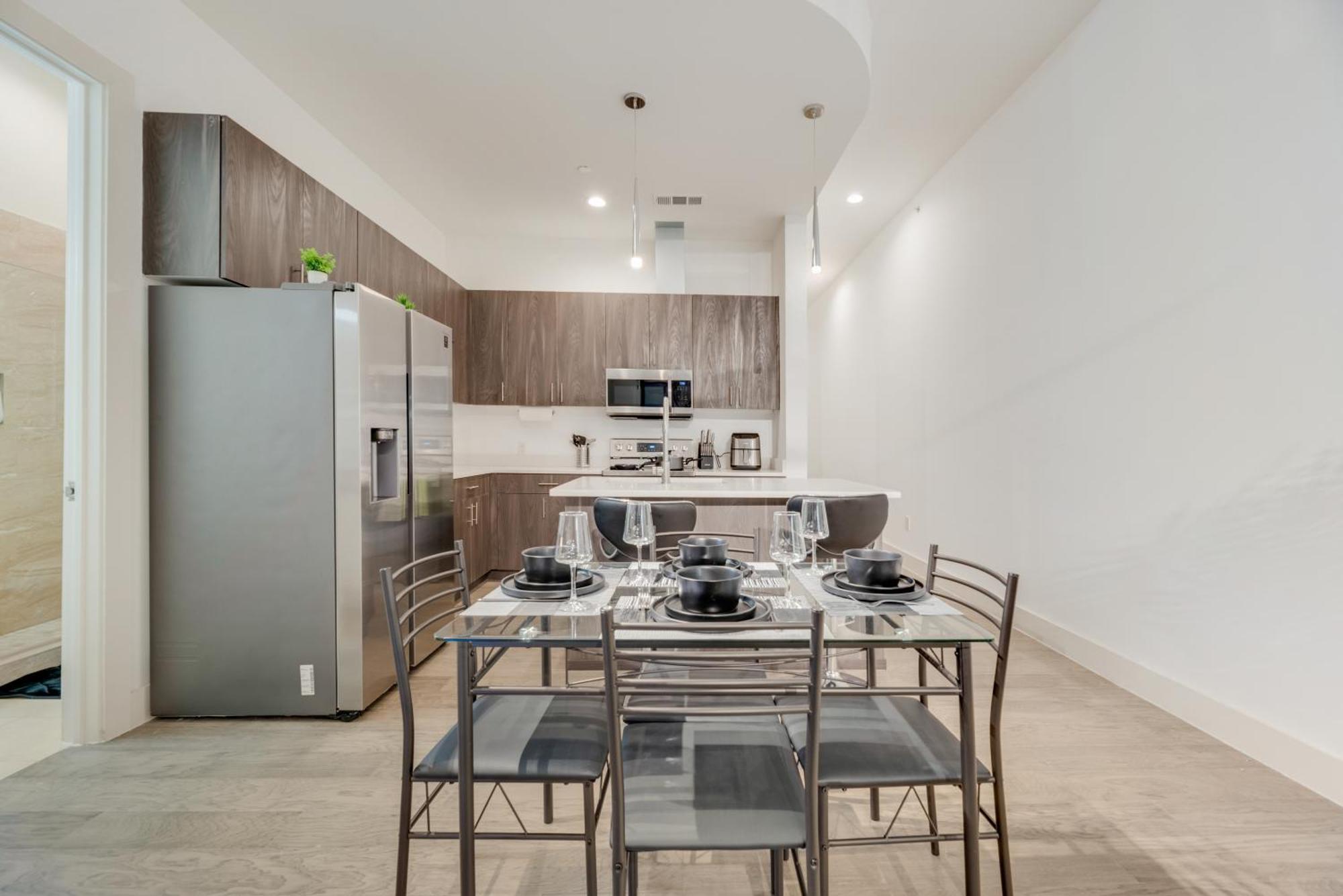Snappy Loft Style 2Br I Gym I Parking I Workspace 댈러스 외부 사진