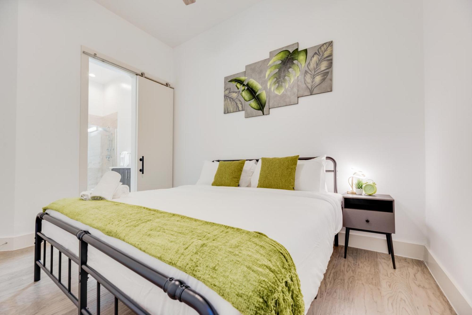 Snappy Loft Style 2Br I Gym I Parking I Workspace 댈러스 외부 사진