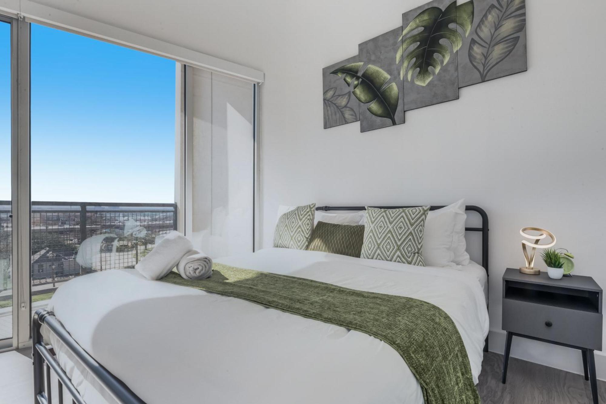 Snappy Loft Style 2Br I Gym I Parking I Workspace 댈러스 외부 사진