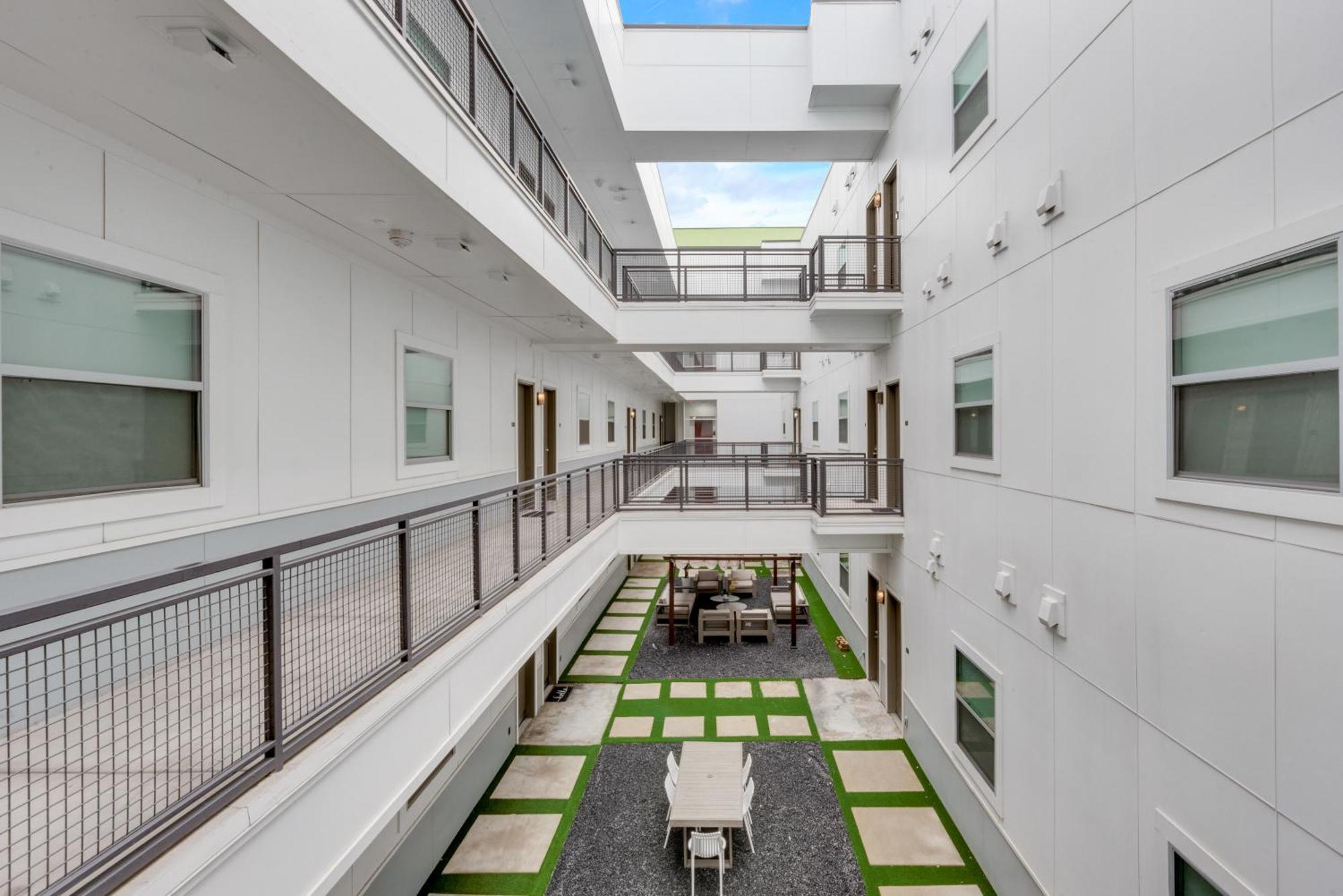 Snappy Loft Style 2Br I Gym I Parking I Workspace 댈러스 외부 사진